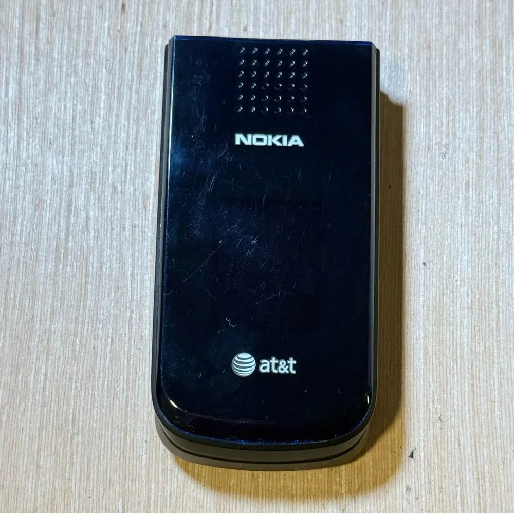 NOKIA Cell Flip Phone Model:2720A-2B No Charge “UNTESTED”w/Case Buy As Is Read!